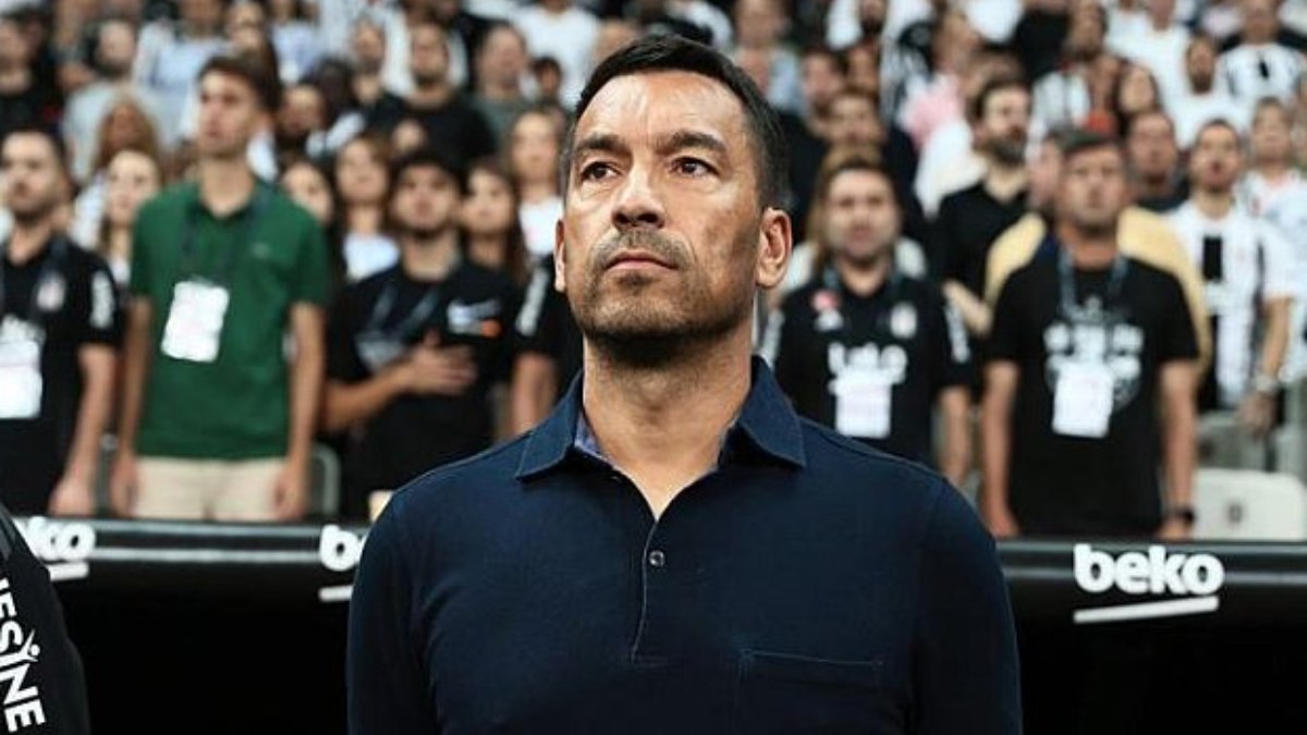 Beşiktaş'tan teknik direktör Bronckhorst hakkındaki 'vasıfsız' eleştirilerine sert tepki