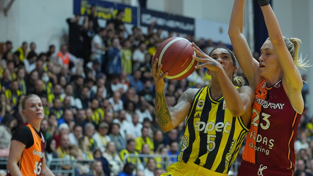 Basketbolda kadınlar derbisi: Fenerbahçe, Galatasaray'ı üst üste 9. kez yendi