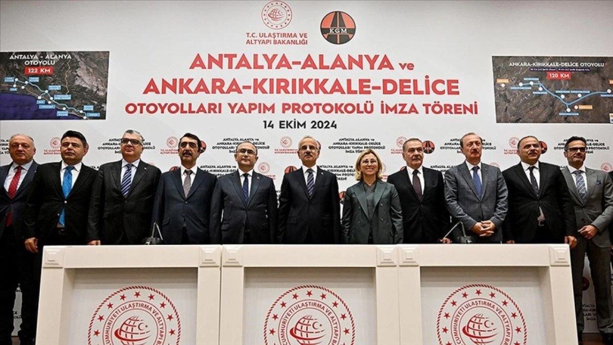 İki yeni otoyol projesi için imzalar atıldı