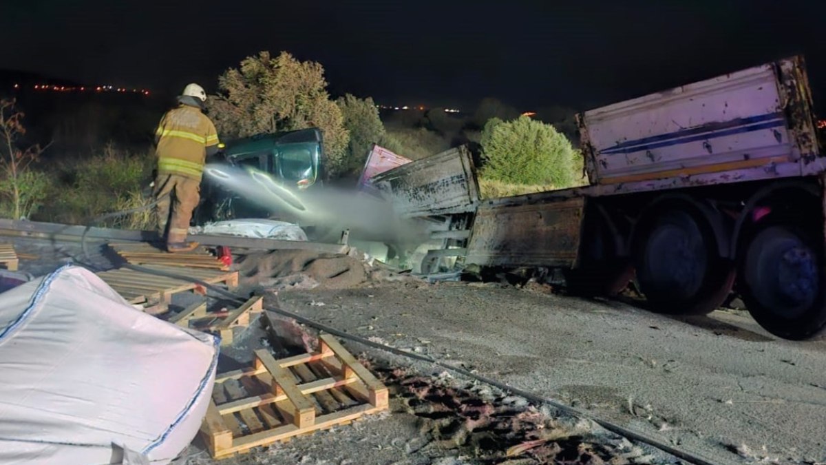 İzmir'de art arda kaza yaptı: Yanan otomobilin içinde can verdi