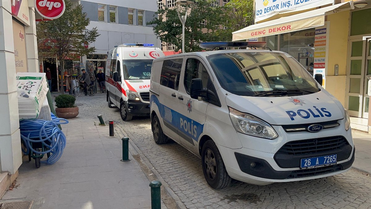 Eskişehir'de tartıştığı arkadaşını bıçakladı