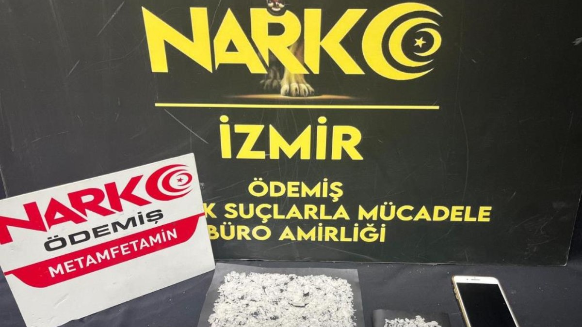 İzmir'de uyuşturucu tacirlerine operasyon