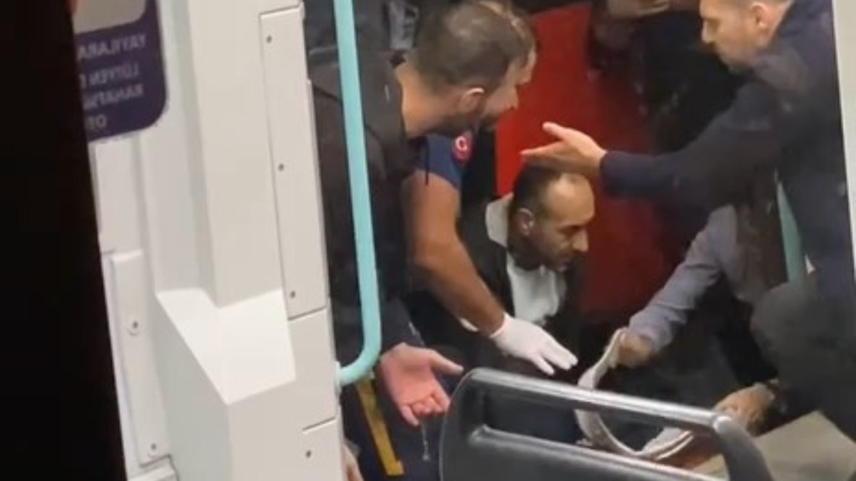 İstanbul'da yolun karşısına geçerken tramvay çarptı