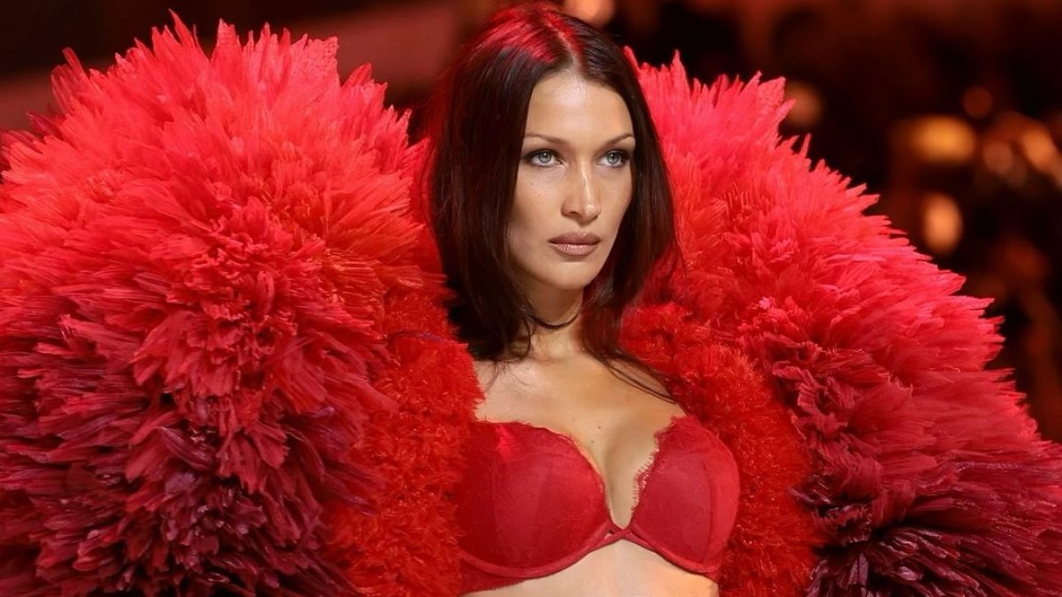 Bella Hadid'in Victoria's Secret pozları mest etti! 