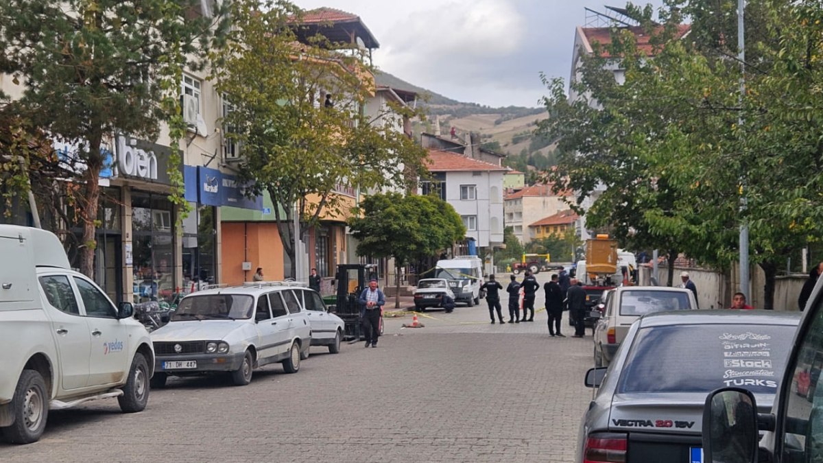 Çorum'da mahkeme çıkışı kız kardeşini ve yeğenini vurdu