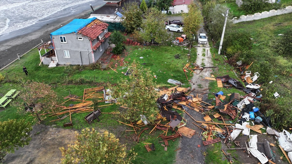 DÜzce'de hortum: Bazı evler zarar gördü