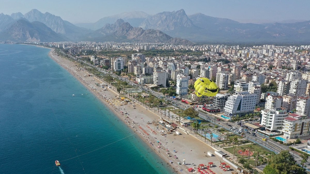 Yabancılar en çok Antalya'dan konut alıyor