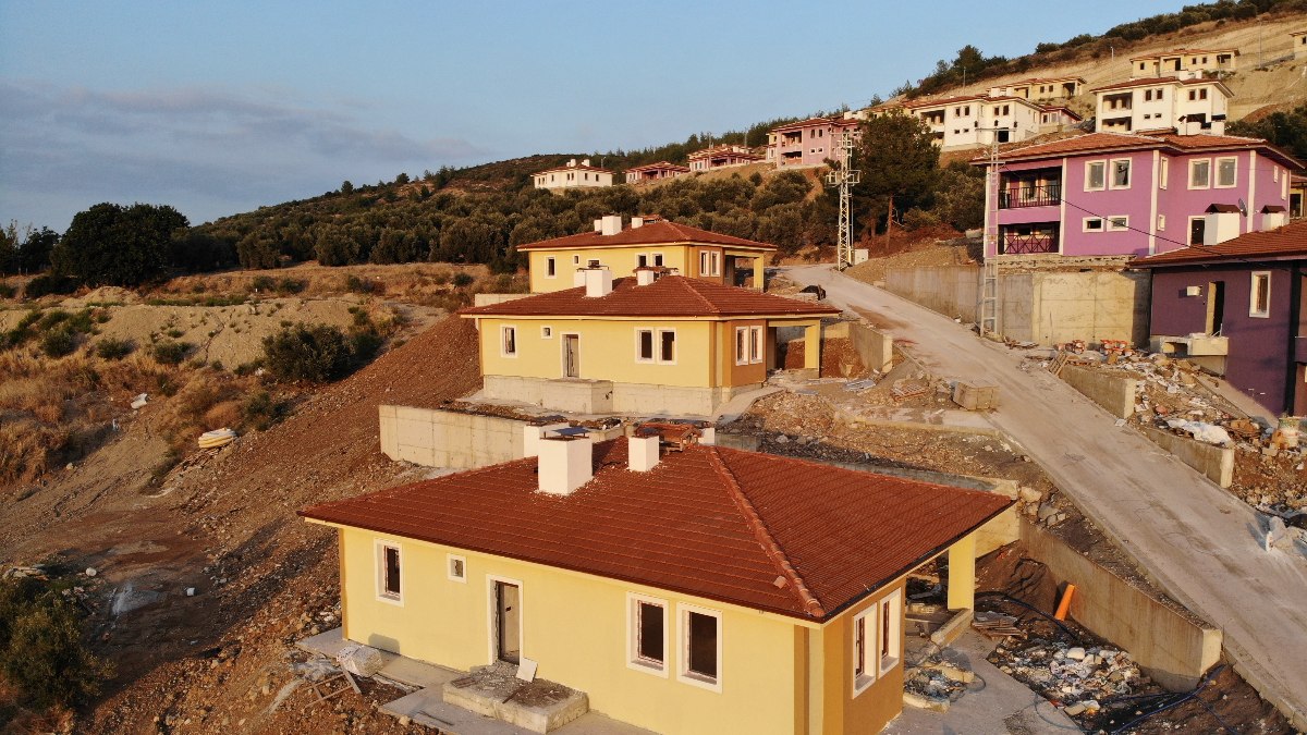 Hatay, Arsuz'da inşa edilen köy evlerinin anahtarları teslim edildi