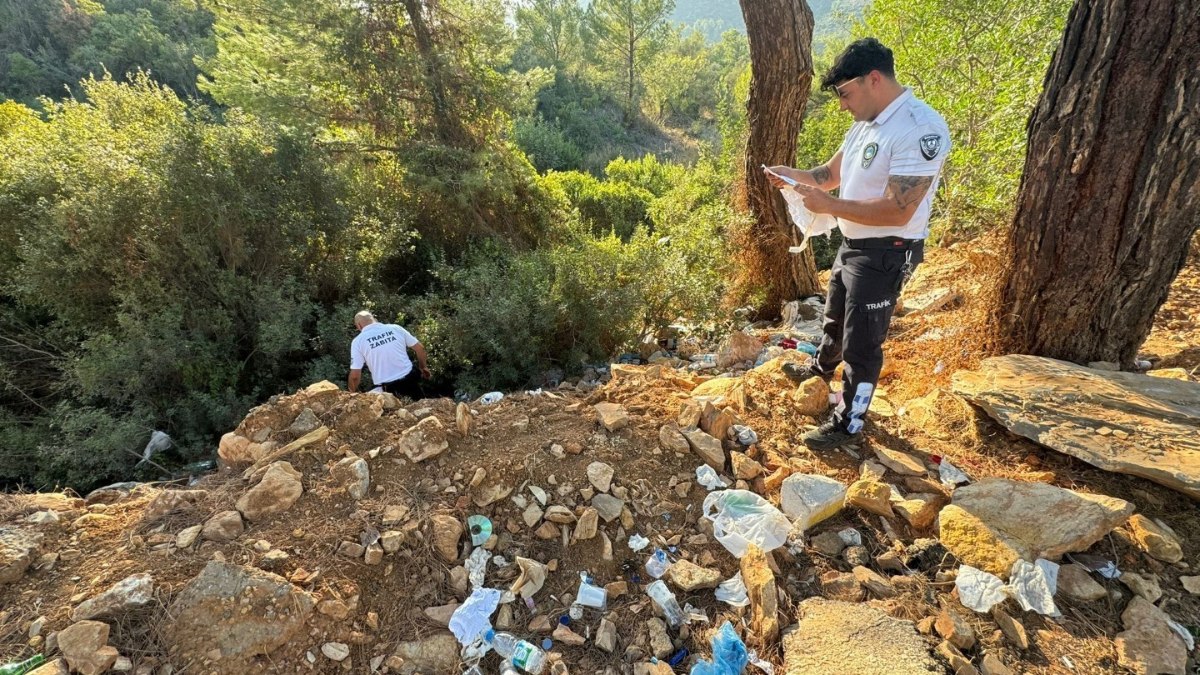 Muğla'da yol kenarına çöp atan iki otobüs firmasına ceza