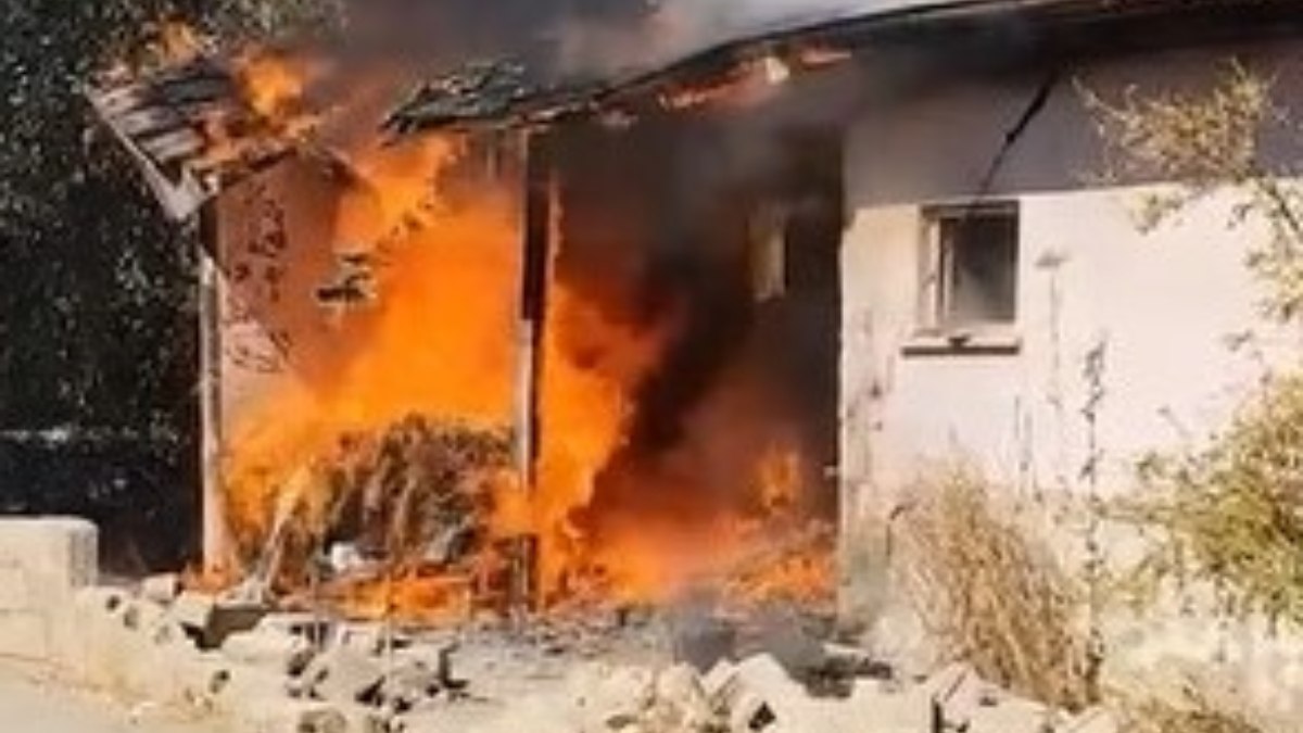 Hatay'da yangın çıkan ev hasar aldı