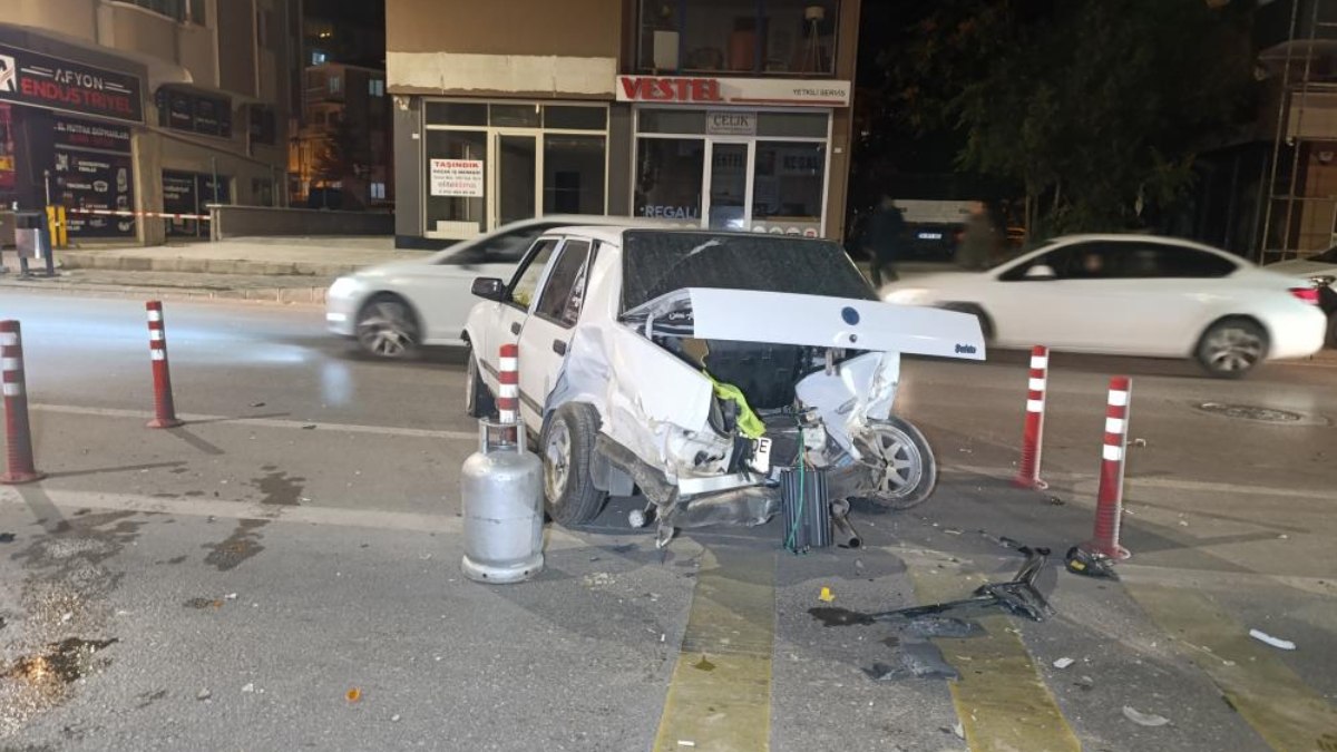 Afyonkarahisar'da feci kaza! Ortalık savaş alanına döndü