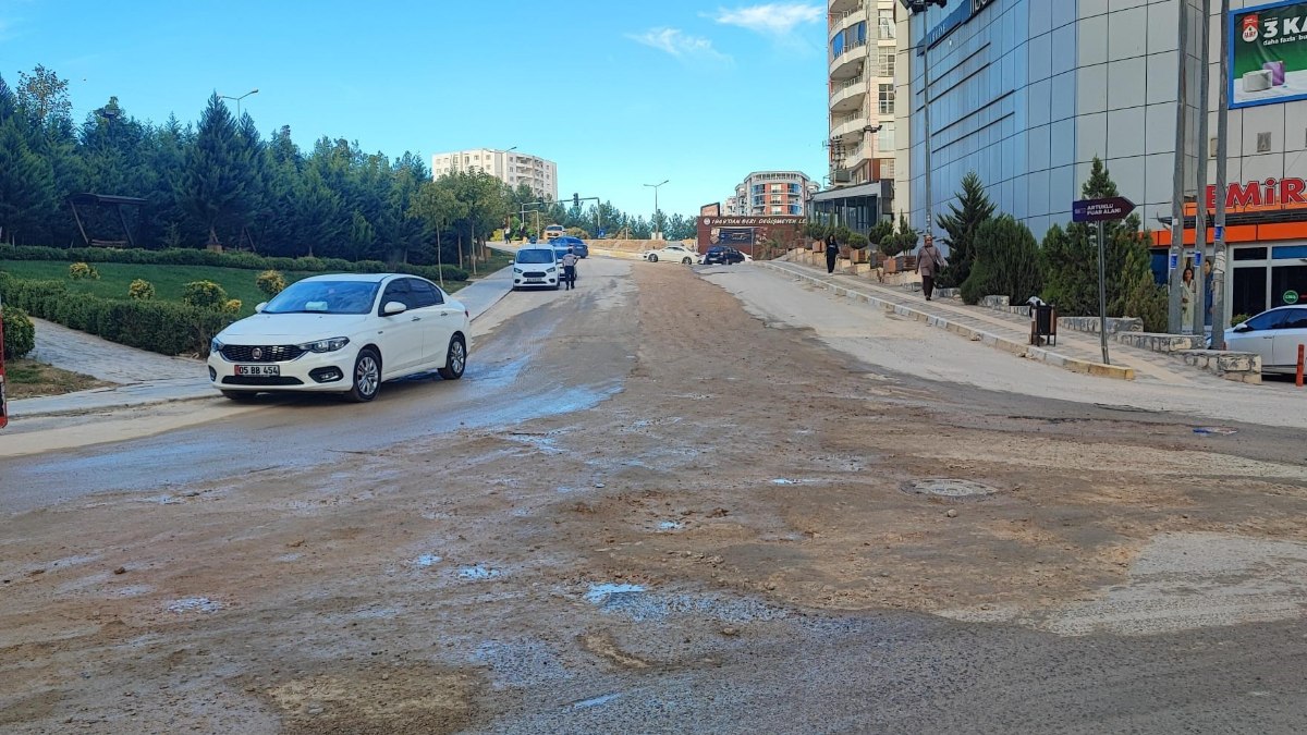 Mardin'de vatandaşı çileden çıkartan yollar Özgür Özel'in ziyareti öncesi tamamlandı