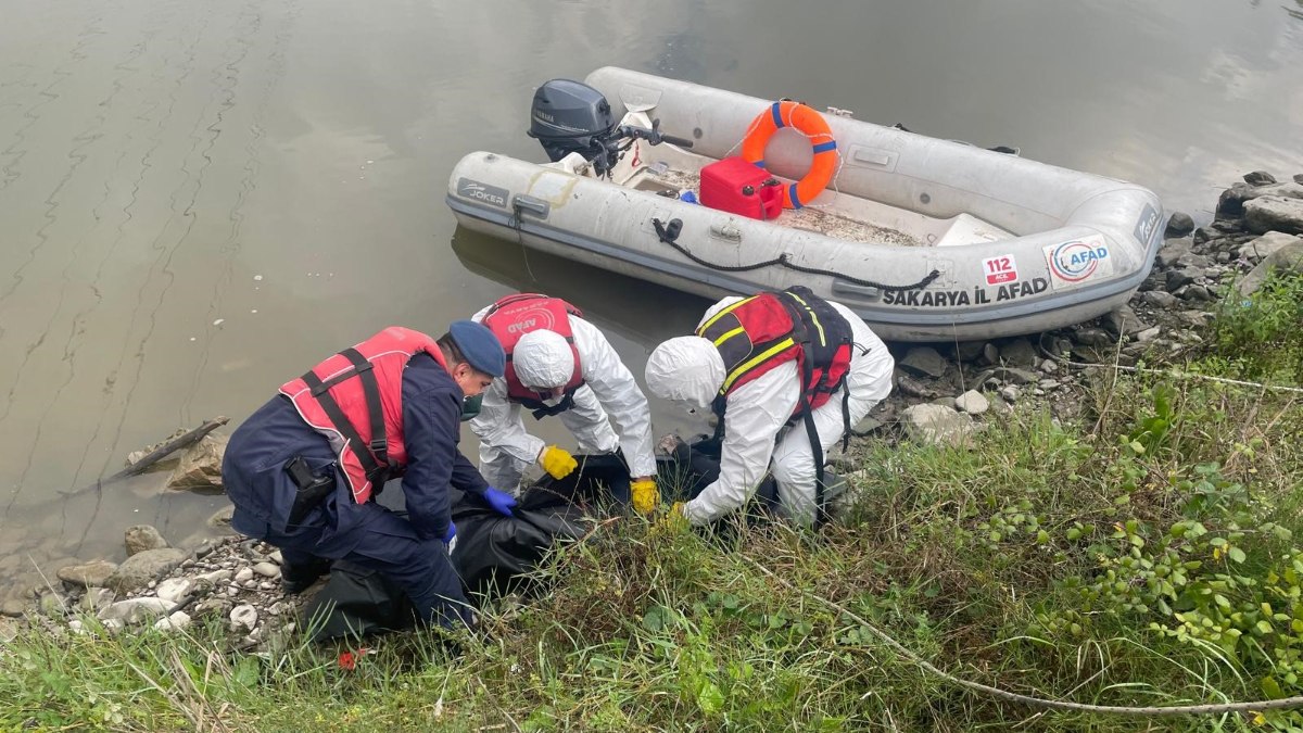 Sakarya Nehri'nde erkek cesedi bulundu