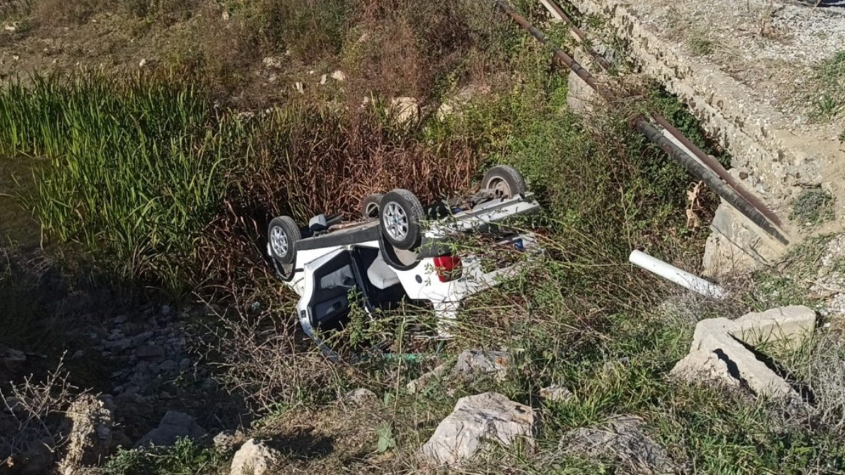 Konya'da otomobil sulama kanalına uçtu: 3 yaralı