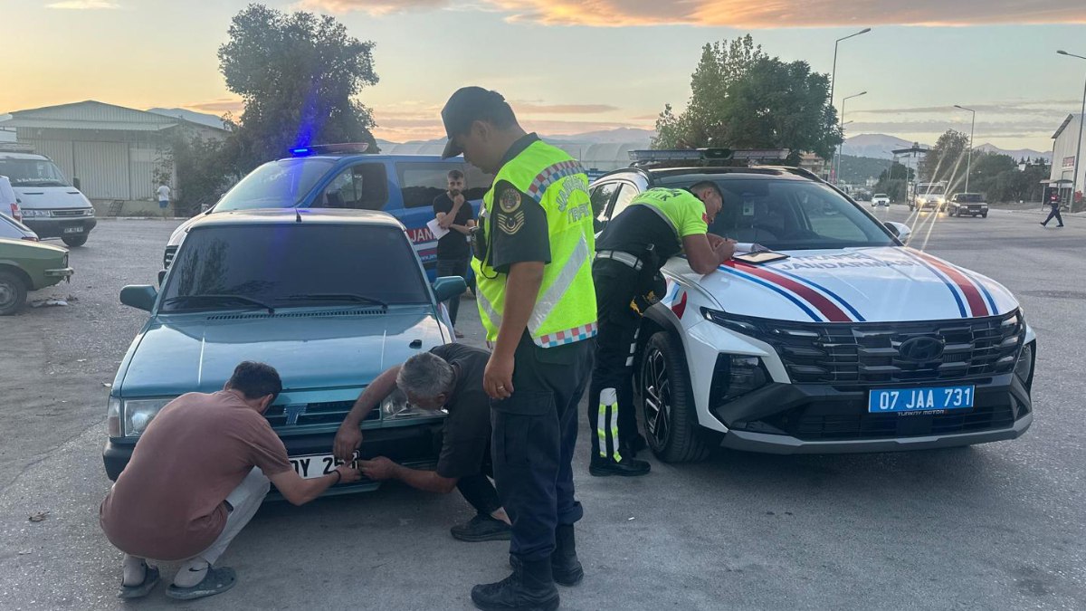 Antalya'da tamirdeki otomobilin plakasını kendi aracına takıp drift attı
