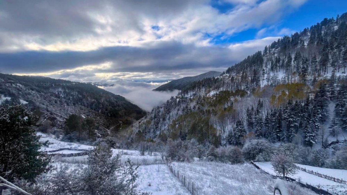 Gümüşhane'ye kar yağdı, manzara büyüledi