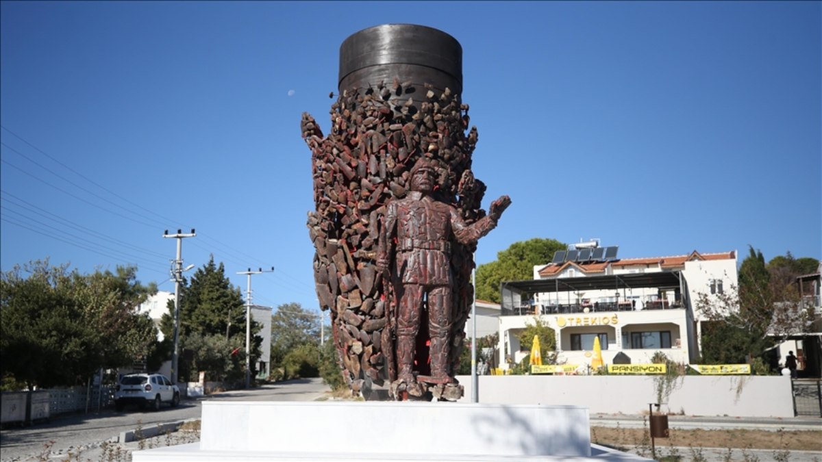 Çanakkale Savaşı'ndan kalan bomba parçaları anıt oldu