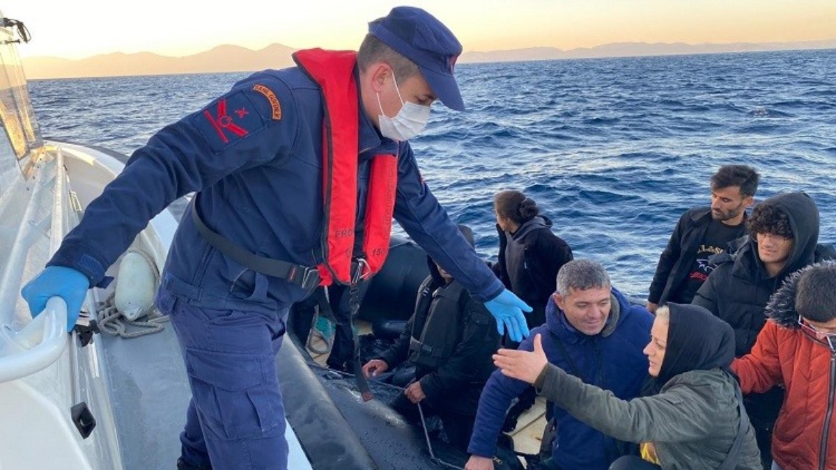 Ege'de ölüme sürüklenen göçmenleri Türk Sahil Güvenlik kurtardı