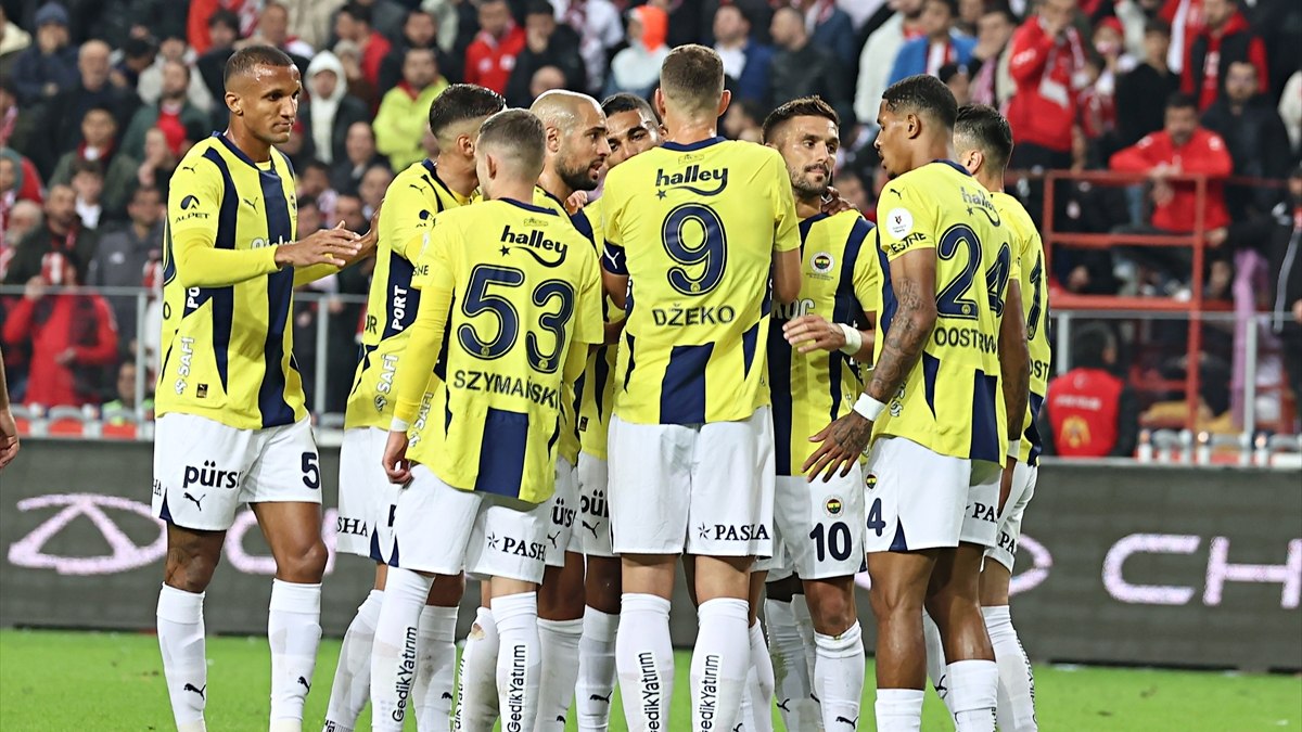 Avrupa Ligi'nde Fenerbahçe ve Beşiktaş'ın gecesi: Muhtemel 11'ler