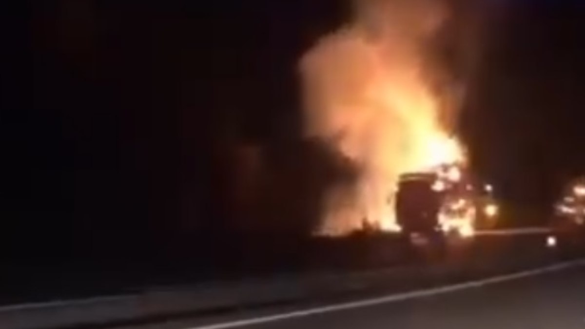 Çanakkale’de saman yüklü tırda yangın çıktı