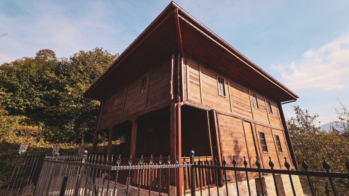 Rize'de bulunan tarihi Merkez Camii'nin restorasyonu tamamlandı