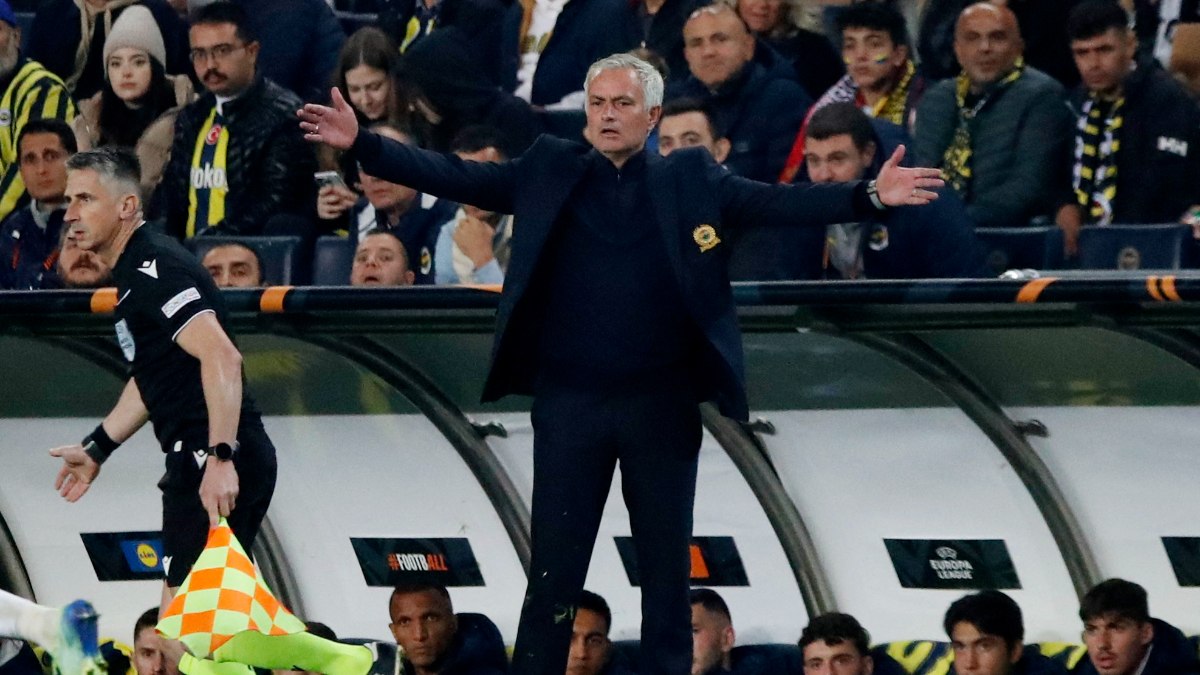 Jose Mourinho, İngiliz gazetelerinin manşetlerinde