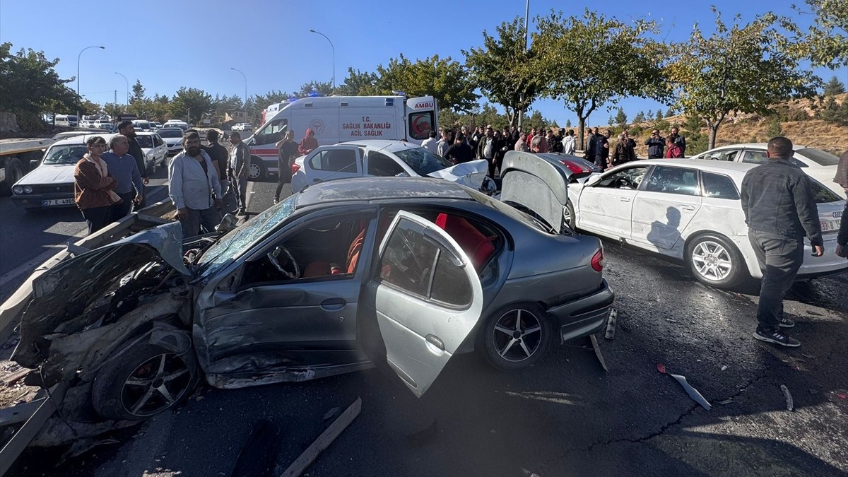 Şanlıurfa'da zincirleme trafik kazası: 7 yaralı