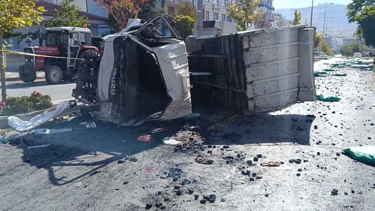 Kayseri'de freni patlayan kamyonet dehşet saçtı: 1 ölü, 6 yaralı