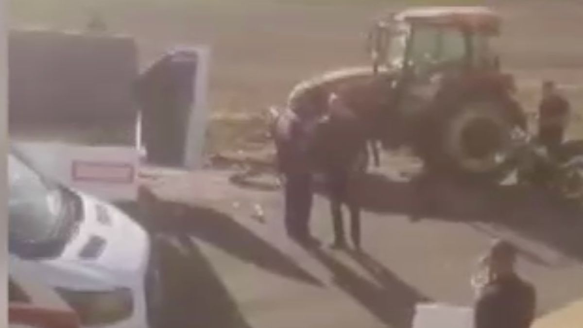 Gaziantep'te kamyonet ile traktör çarpıştı: 3 yaralı