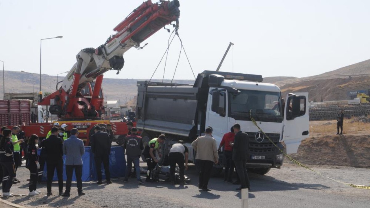 Şırnak'ta motosiklet, kamyonun altına girdi: 1 ölü