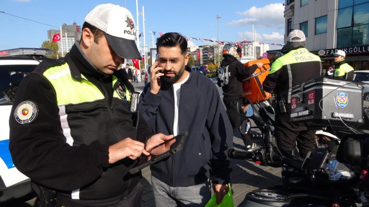 İstanbul'da yaya yolunu işgal eden sürücülere ceza