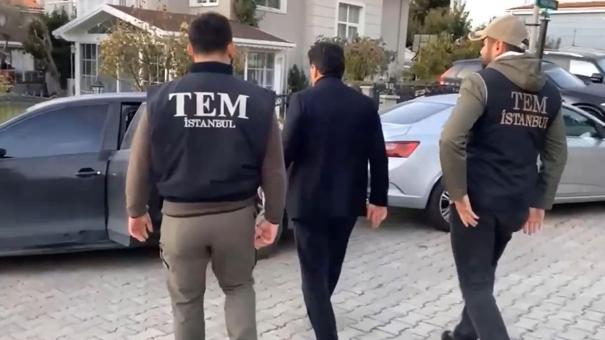 Tutuklanan Esenyurt Belediye Başkanı Ahmet Özer’in gözaltı alındığı anlar