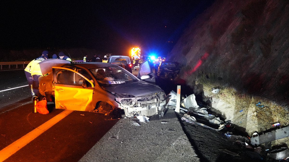 Balıkesir'de tomruk yüklü tır dehşet saçtı: 1 ölü, 9 yaralı