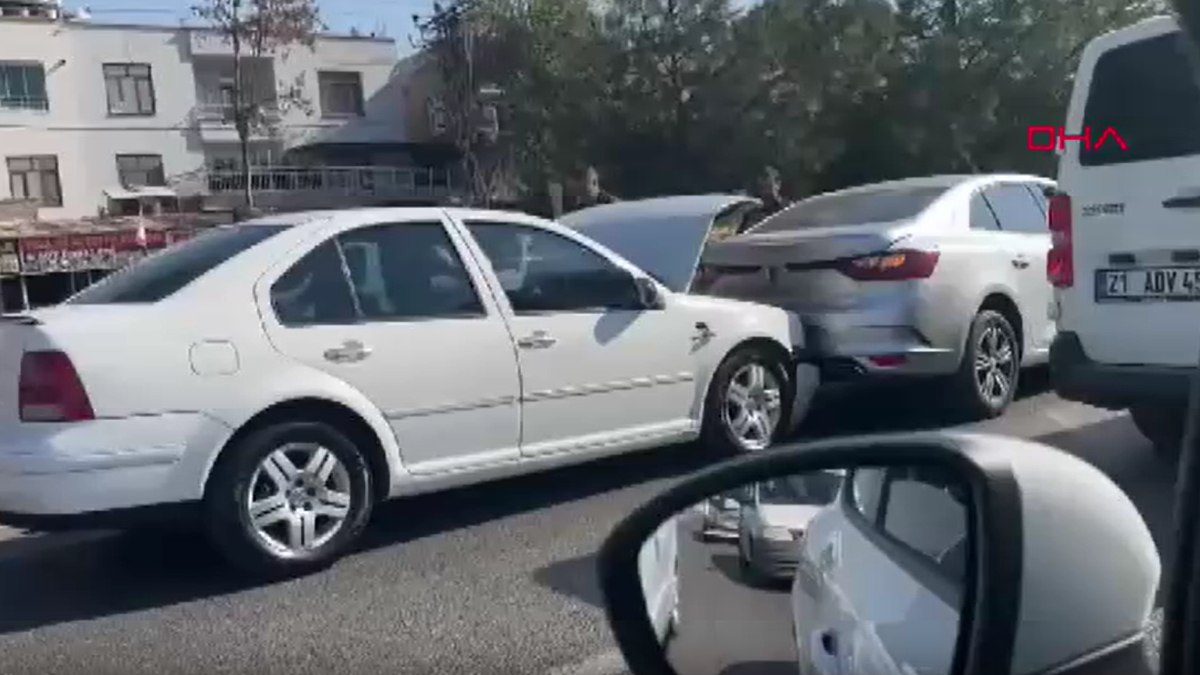 Diyarbakır'da zincirleme trafik kazası: 10 araç birbirine girdi