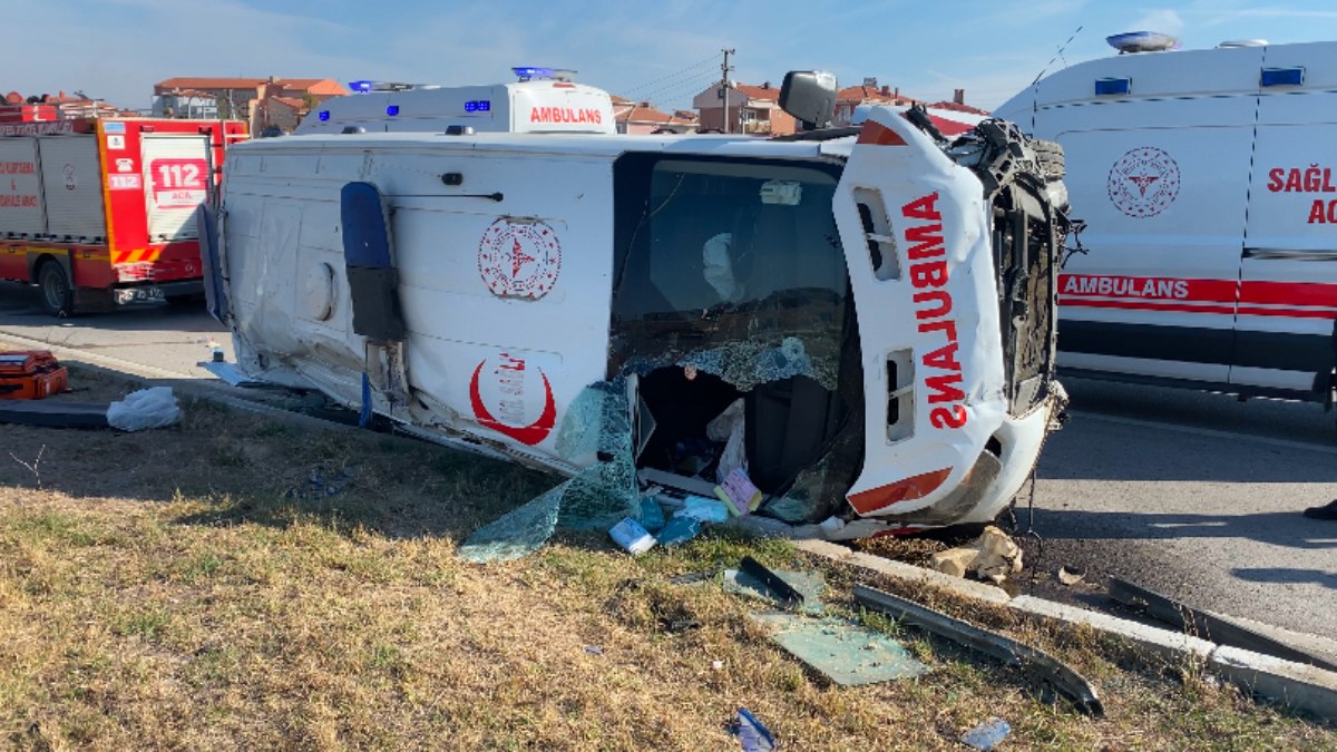 Edirne'de ambulans kaza yaptı: 7 yaralı