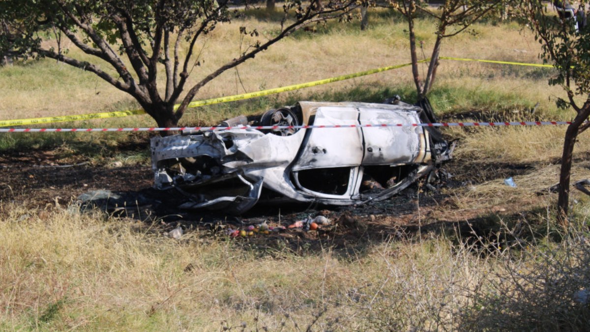 Malatya'da otomobil devrilip alev aldı: 2 ölü