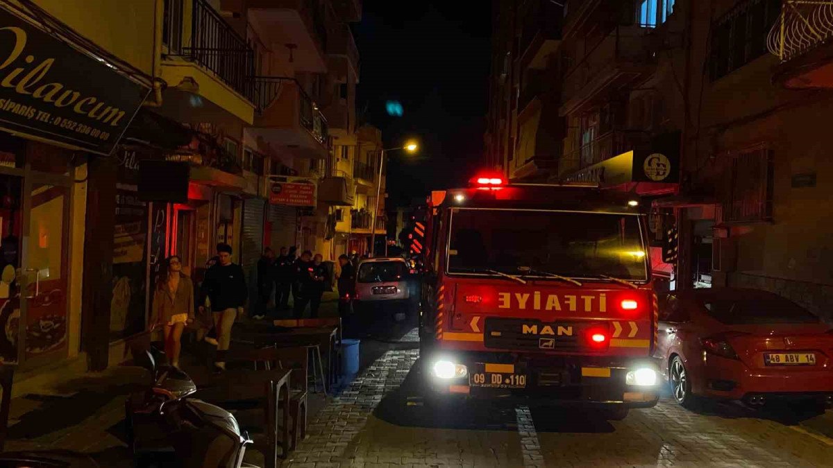 Aydın’da yangın paniği: Dumandan etkilenen 2 kişi hastaneye kaldırıldı