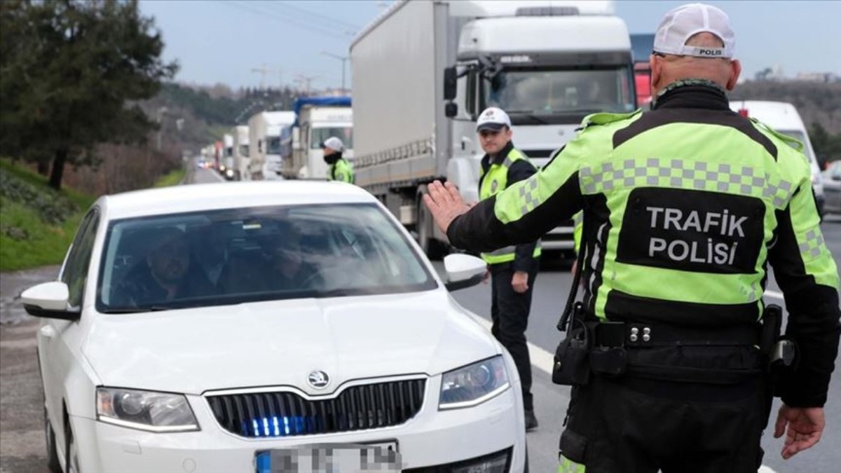 Yetkisiz çakarlı araç kullananlar için yeni düzenleme: 150 bin TL ceza geliyor