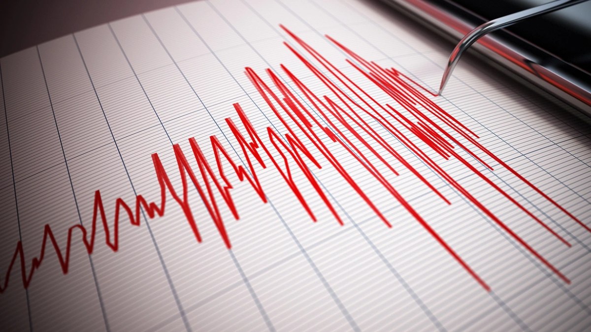 İran 4,8 büyüklüğünde deprem ile sarsıldı