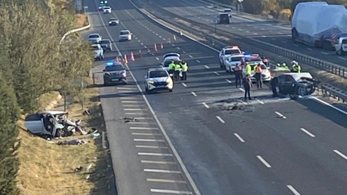 Ankara'da otomobiliyle ters yönde ilerleyen sürücü kazaya yol açtı: 3 ölü