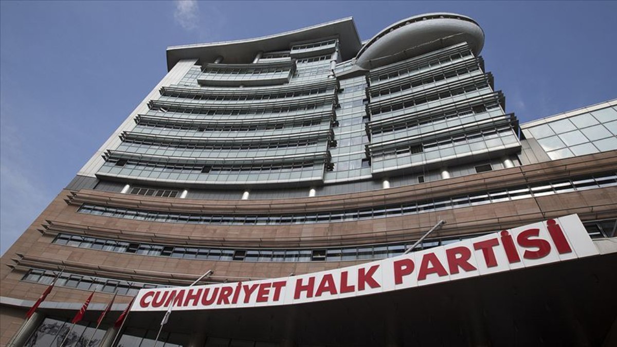 CHP'de güç savaşları: Parti üçe bölündü