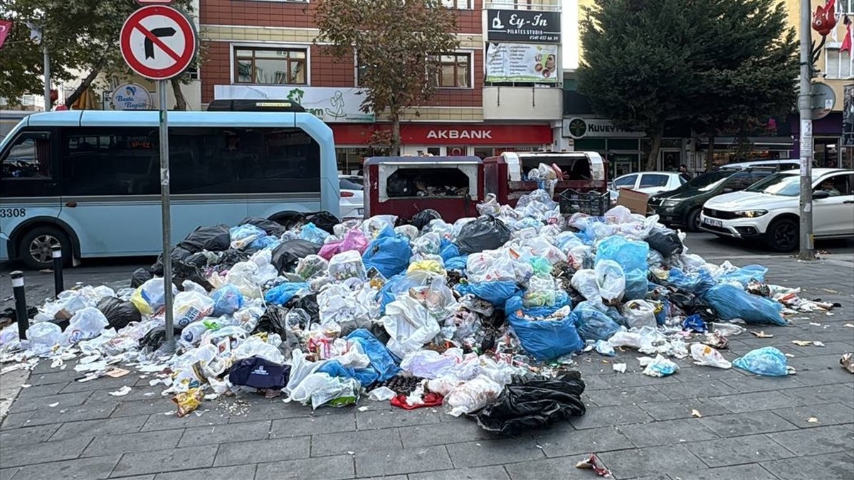 Kartal'da çöp dağları arasında yaşayanlar tepkili: 'Temiz çevre istiyoruz'