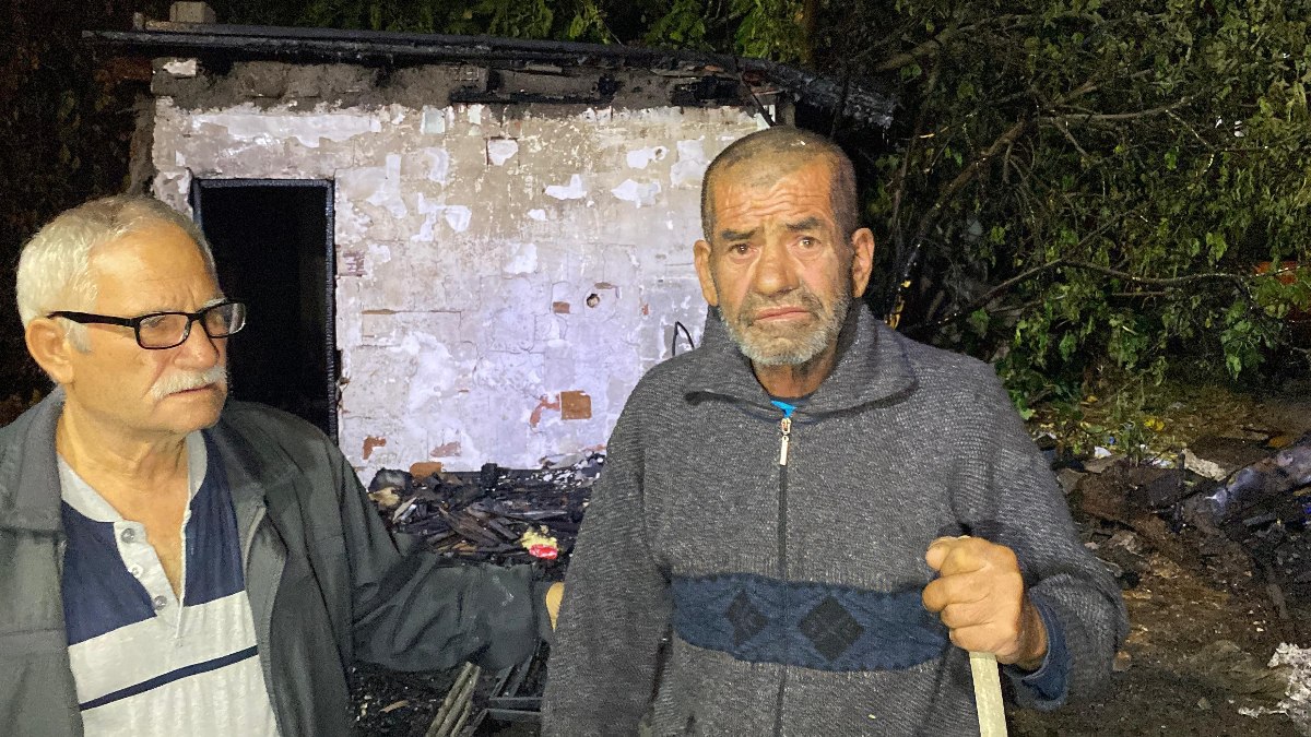 Antalya'da çıkan yangında evsiz kaldı