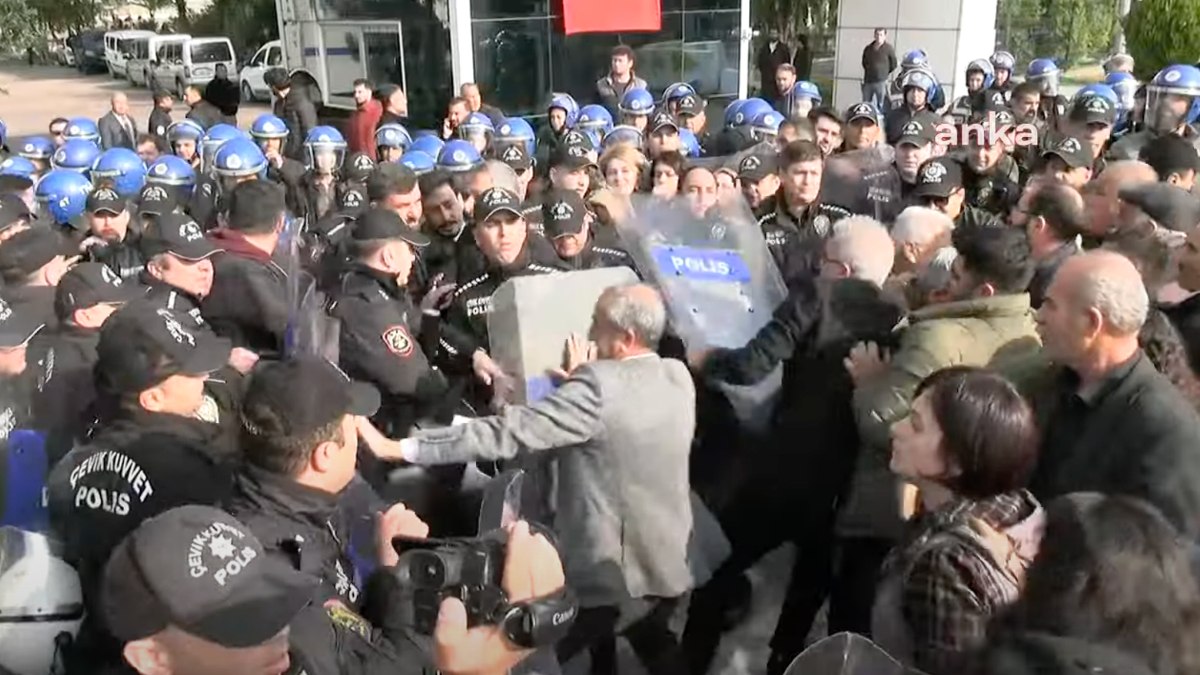 Mardin'de kayyum gerginliği: DEM'liler polise saldırdı