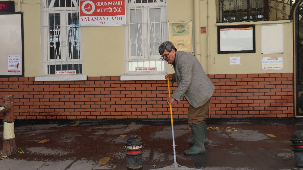 Eskişehir'de ömrünü hapishanede geçiren yaşlı adam huzuru cami de buldu