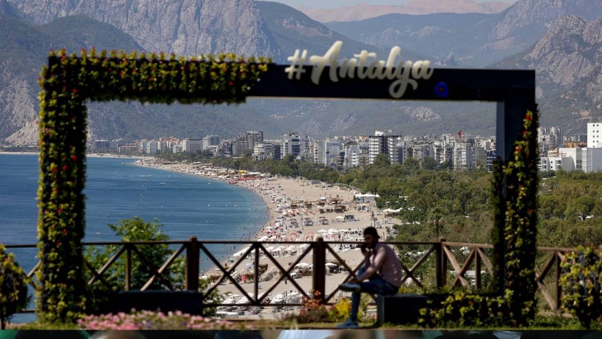 Antalya'ya gelen turist sayısı 16 milyonu aştı