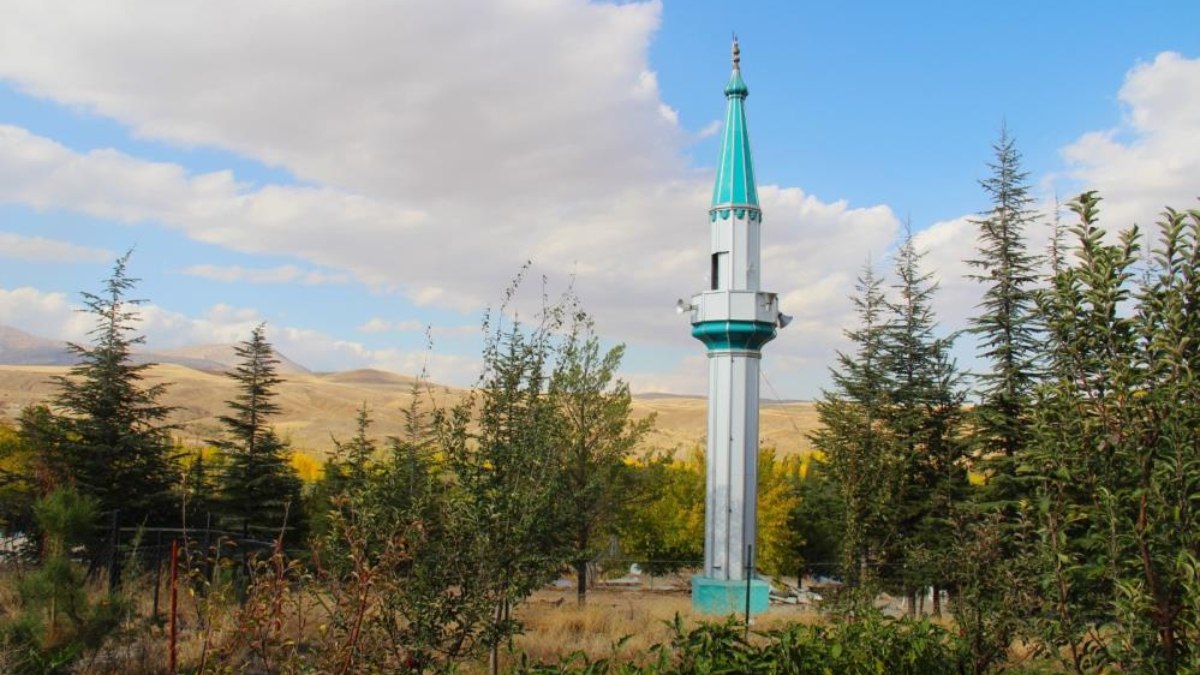 Kahramanmaraş'ta camisiz minare görenleri şaşırtıyor