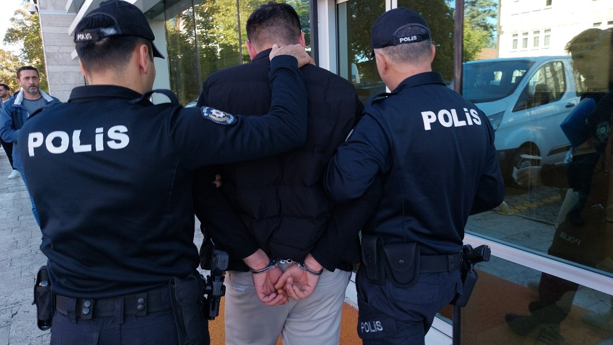 Samsun'da çalıştığı eczaneden geceleri ilaç hırsızlığı yapan şahıs tutuklandı