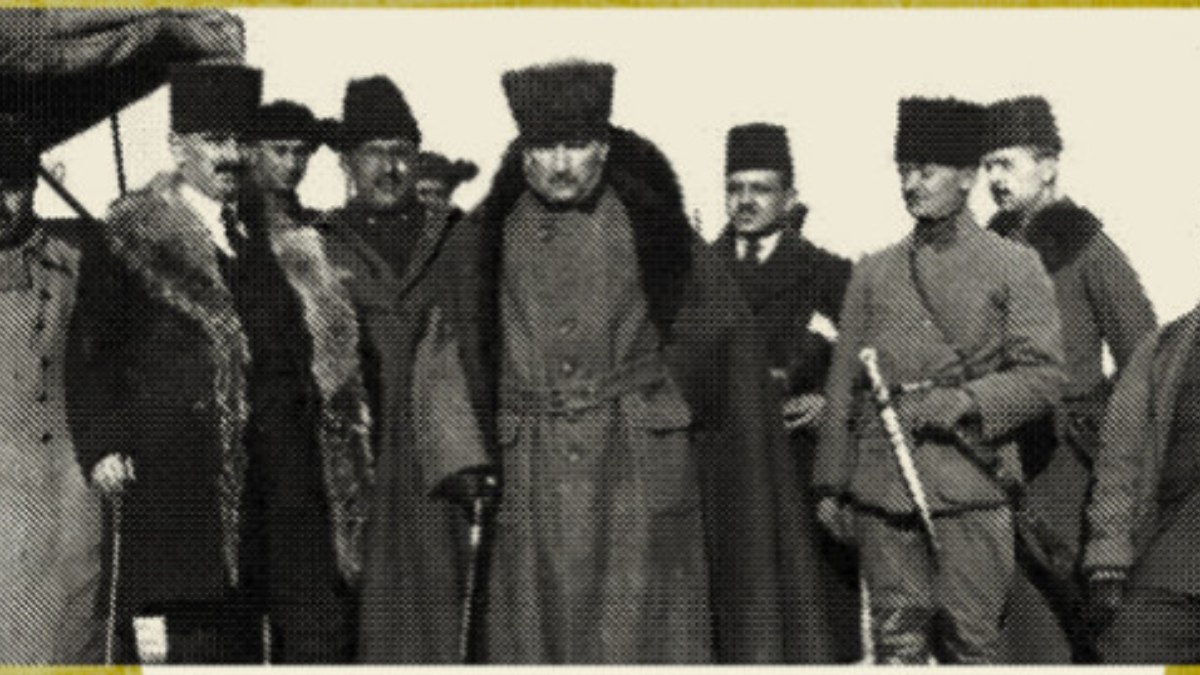 Türkiye'nin yakın tarihine dair bir başucu kitabı:  Atatürk’ün Yanı Başından Darağacına