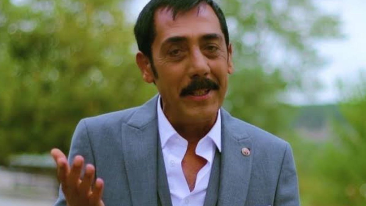 Şarkıcı Göksel 15 yaş küçük sevgilisiyle bir davete katıldı! Küçük sevgilinin utangaç halleri dikkat çekti